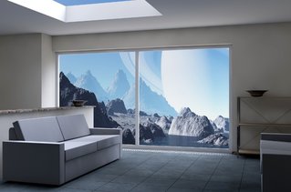 großes Fenster mit Blick auf Bergpanorama